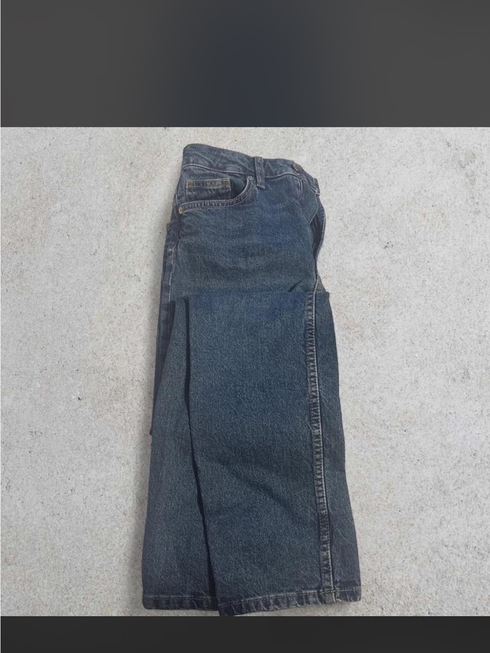Old Navy Women's Straight Leg Jeans in Dark Blue Wash - Picture 2 of 4